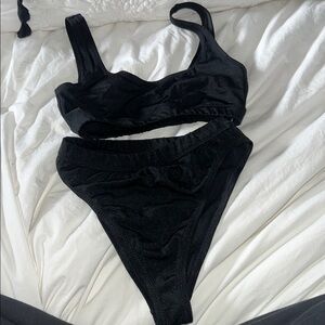 Black bikini set